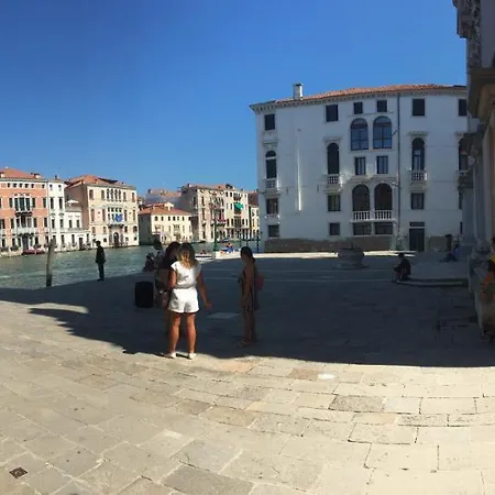 San Stae Casa Aurora アパート *